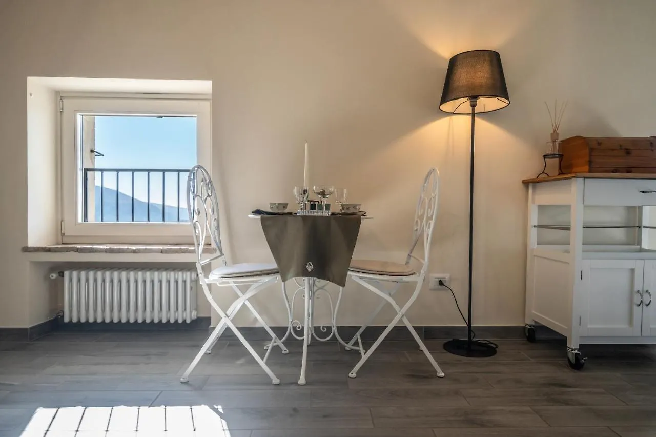 Agriturismo Maison 1933 Caprino Veronese Bed & Breakfast
