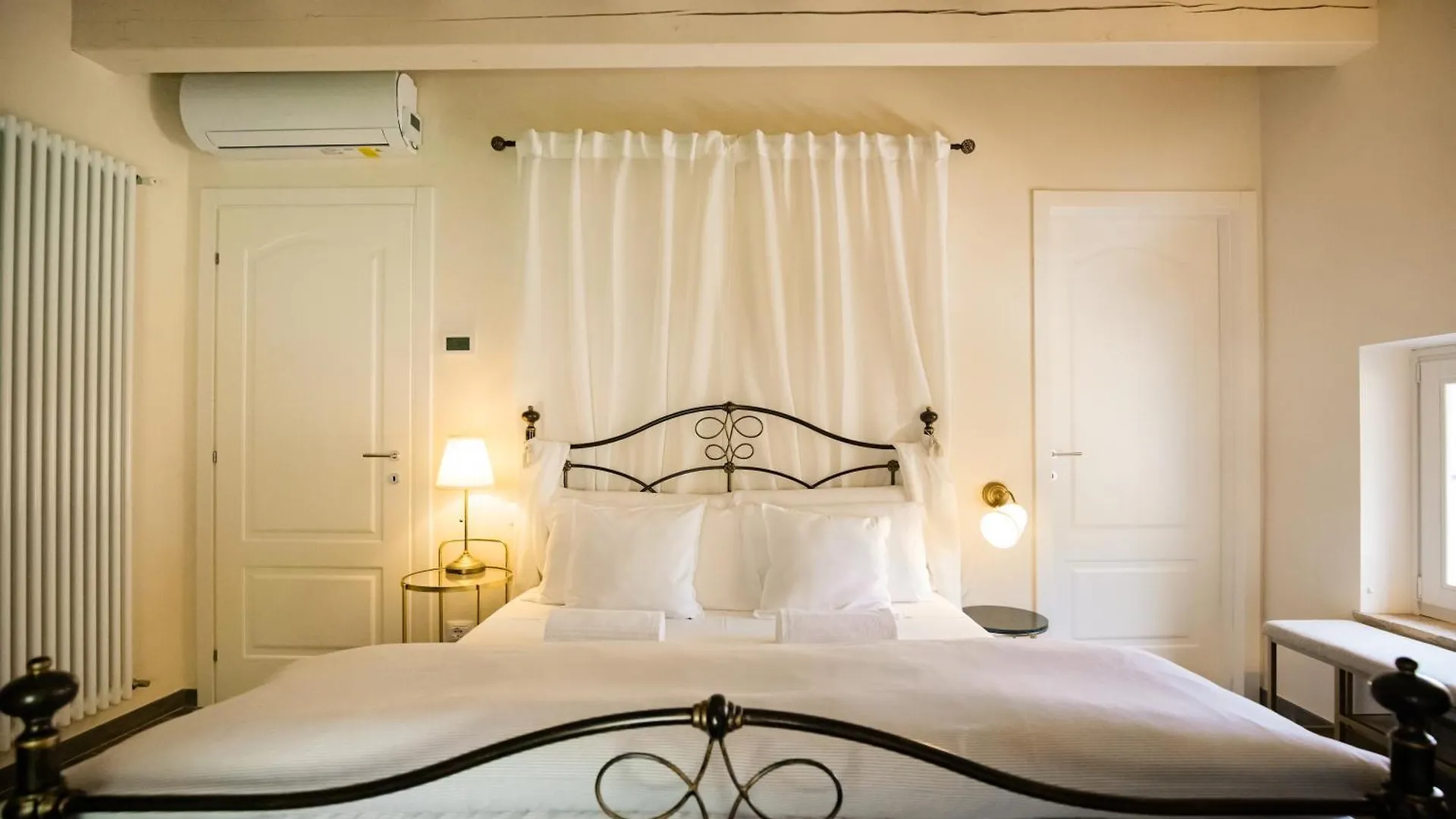 Bed & Breakfast Agriturismo Maison 1933 Caprino Veronese Italy